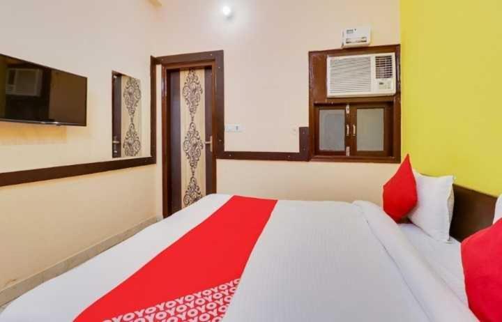 Hotel O Jas Inn Near Star Mall Gurgáon Kültér fotó