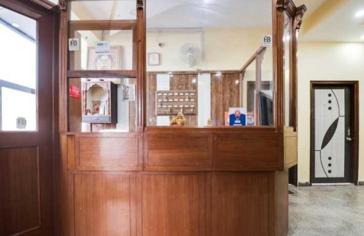Hotel O Jas Inn Near Star Mall Gurgáon Kültér fotó
